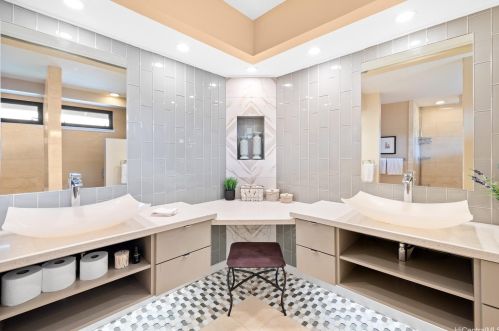 688 Kaulana Pl, Honolulu HI  96821-2533 exterior