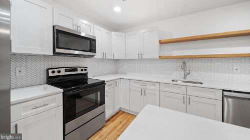 512 4 St, Philadelphia PA 19133-3105 exterior