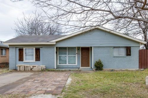 4825 Melinda Dr, Fort Worth, TX 76119-7532