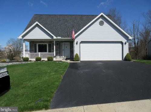 404 4th St, New Schaefferstown, PA 19506-9540