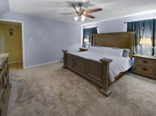 221 Pecan Est Rd, Angleton TX 77515-8463 exterior