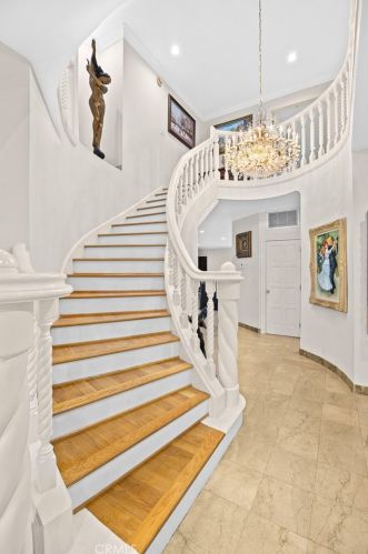 1468 Hillside Dr, Glendale CA  91208-2417 exterior