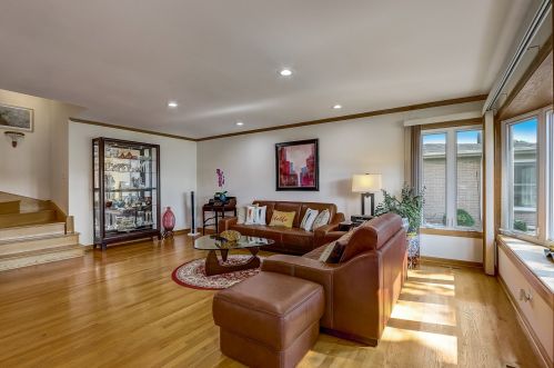 9503 Overhill Ave, Morton Grove, IL 60053-1019