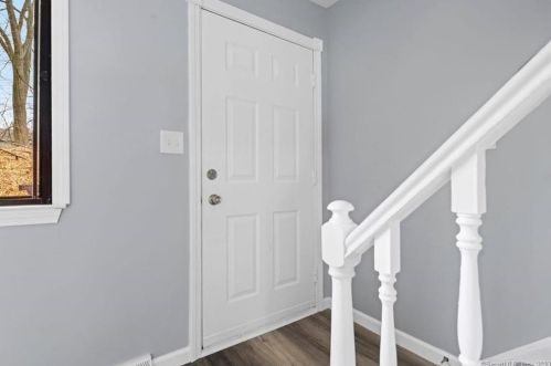 529 Churchill Dr, Hartford, CT 06111-4008