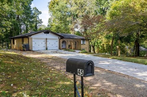 45 Stoneview Dr, Lilburn GA  30047-5136 exterior