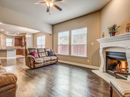 6829 Swallow Ln, Fort Worth TX  76182-5207 exterior