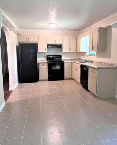 45 Shadowood Ln, Carrollton, GA 30116-9726