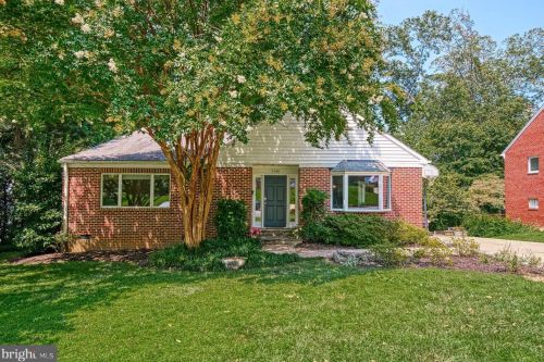 3108 Shadeland Dr, Falls Church, VA 22044-1726