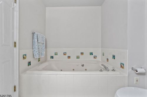 27 Grant Way, Princeton NJ  08540-1667 exterior
