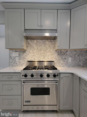 374 Eggerts Crossing Rd, Trenton NJ  08638-1802 exterior