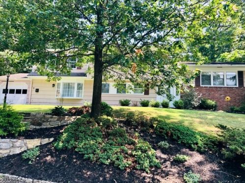 1 Shady Ln, Morristown, NJ 07960-5582