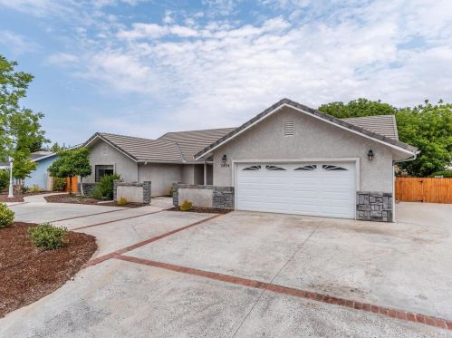 2494 Starling Dr, Lake Nacimiento, CA 93446-4703