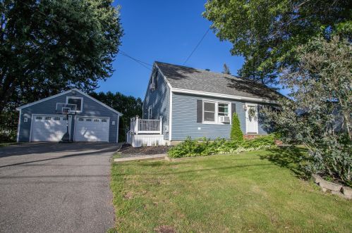 28 Clover Ln, Brewer, ME 04412-1302