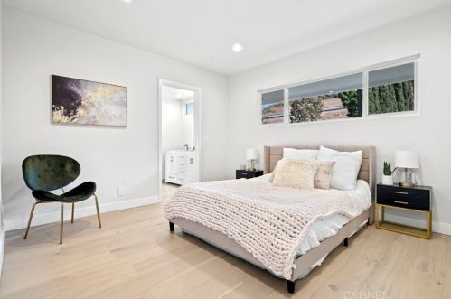 3701 Royal Woods Dr, Van Nuys CA  91403-4217 exterior