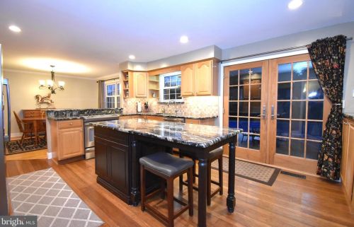 812 Wessex Ln, Somerdale, NJ 08083-2532