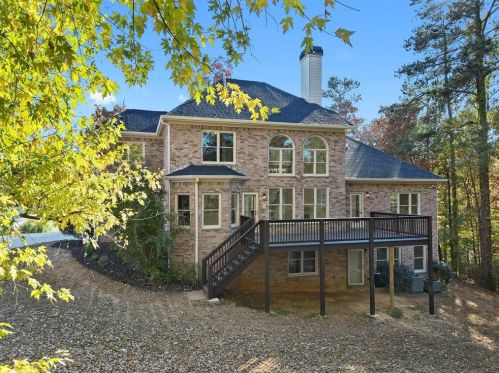 695 Highland Oaks Dr, Atlanta GA  30331-9210 exterior