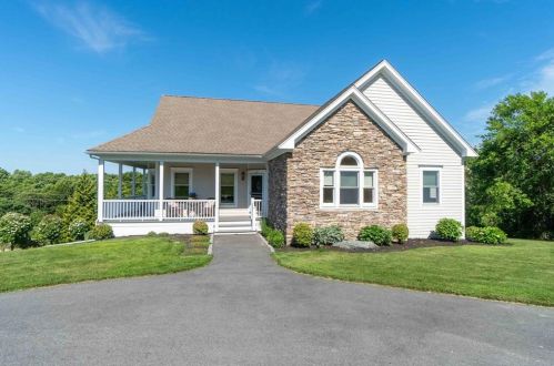 117 Lewis St, Tiverton, RI 02878-4279