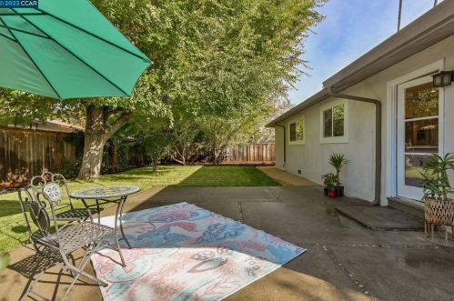 1374 Washington Blvd, Concord CA  94521-4002 exterior