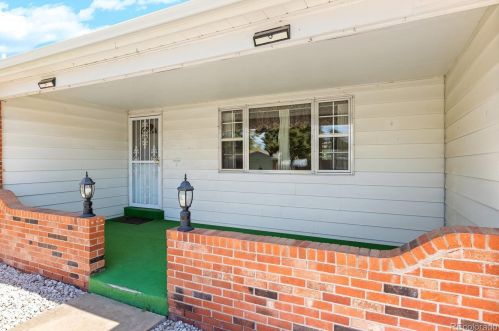 684 Ouray Way, Aurora, CO 80011-4561