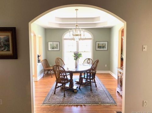 10 Brook Wood Ct, East Windsor, CT 06016-1400