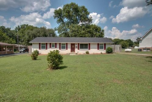 107 Lone Pine Dr, Lebanon, TN 37087-8647
