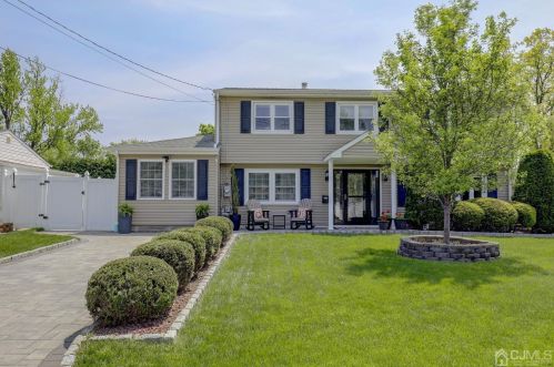 16 Woodcrest Dr, Old Bridge, NJ 08857-1662