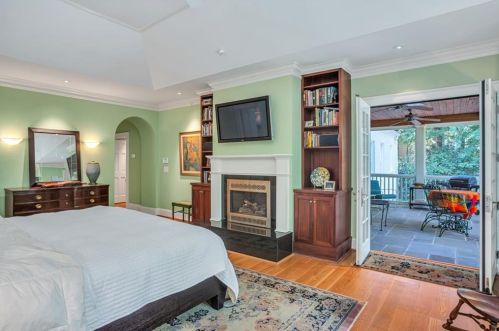 453 Manor Ridge Dr, Atlanta GA  30305-3509 exterior
