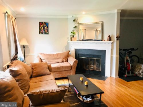 4684 Joanna Ct, Woodbridge, VA 22193-5408