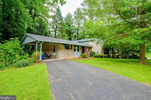 6717 Coachman Dr, Springfield, VA 22152-2606
