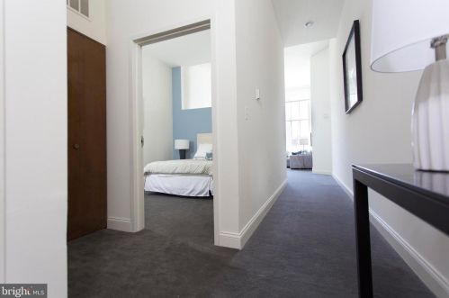 2121 Market St, Philadelphia PA  19103-1313 exterior