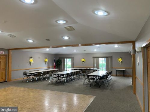 173 Valleybrook Dr, Lancaster PA  17601-4619 exterior