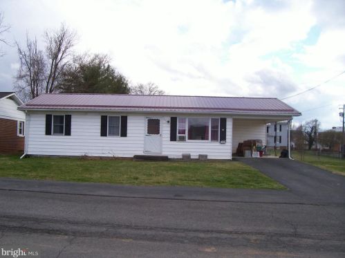 213 Eisenhower Dr, Rig, WV 26836-1117