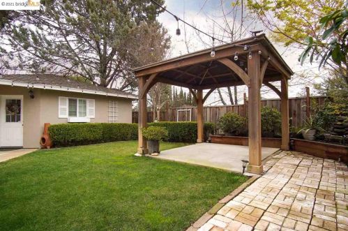 1320 Sherwood Dr, Concord CA  94521-3350 exterior