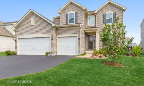 159 Easton Dr, Gilberts, IL 60136-8013