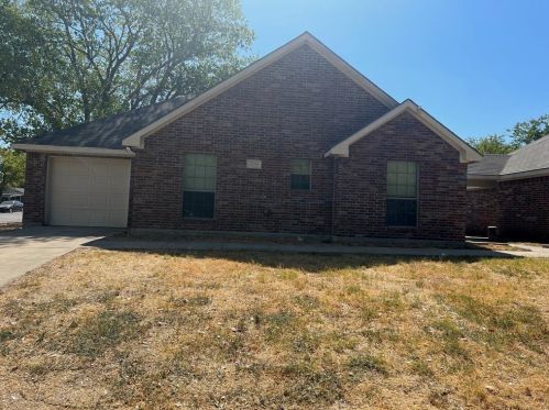 3151 Broadmoor Dr, Fort Worth TX  76116-3824 exterior