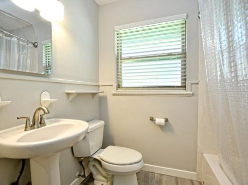 7607 Creston Ln, Austin TX  78752-1326 exterior