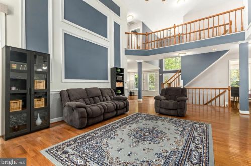 8006 Middlewood Pl, Springfield VA  22153-1928 exterior