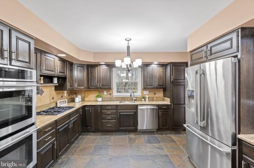 12018 Canter Ln, Herndon, VA 20191-2113