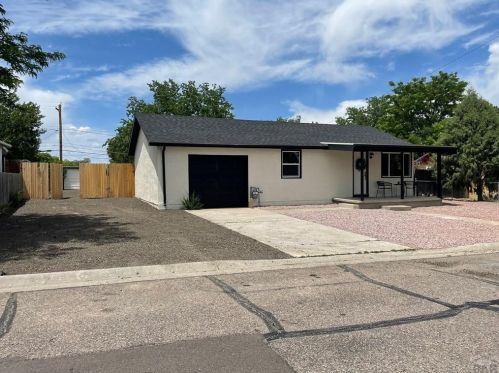 615 Cherry Ln, Pueblo, CO 81005-1431