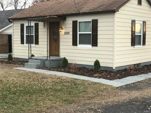 2020 Sandy Ridge Rd, East Saint Louis, IL 62206-2529