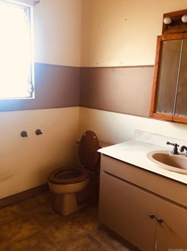 1102 19th Ave, Honolulu HI  96816-4609 exterior