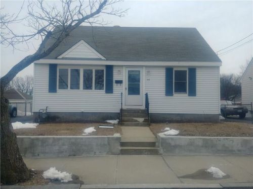 93 Bowlet St, Providence, RI 02909-5743