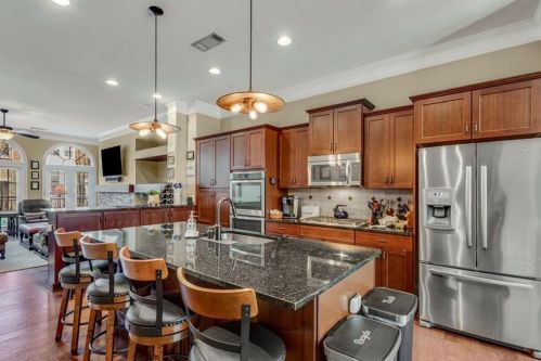 3639 Brookleigh Ln, Atlanta GA  30319-2219 exterior