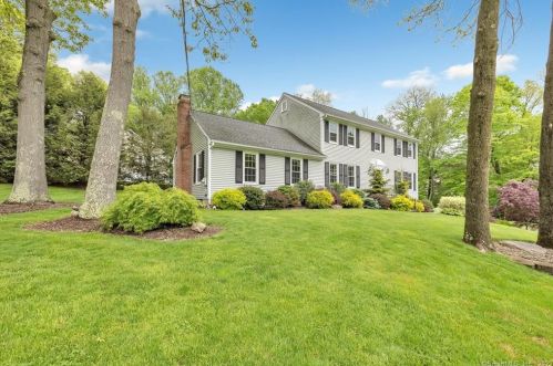 24 Beech Tree Hill Rd, Huntington, CT 06484-1870