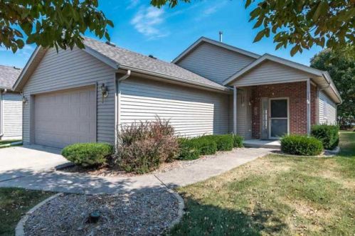 335 Country Club Ct, Park View, IA 52748-1277