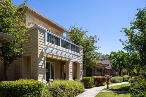555 Front Ln, Mountain View, CA 94041-1370