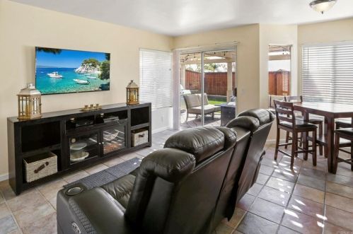 1894 Timber Trl, Vista CA 92081-7326 exterior