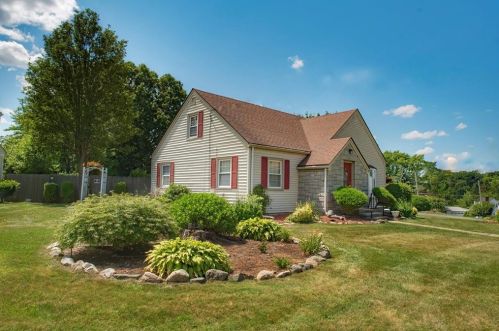 9 Mills Dr, Providence, RI 02919-6430