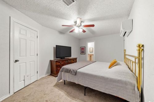 8408 Dixon Dr, Austin TX  78745-7515 exterior