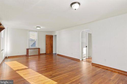 468 3rd St, Harrisburg, PA 17113-2608